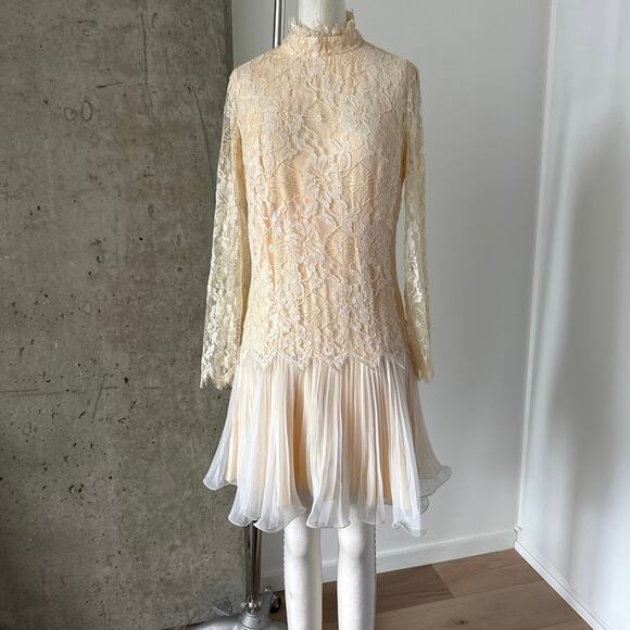 Vintage Off White Lace Wedding Dress Size Small - Picture 1 of 7